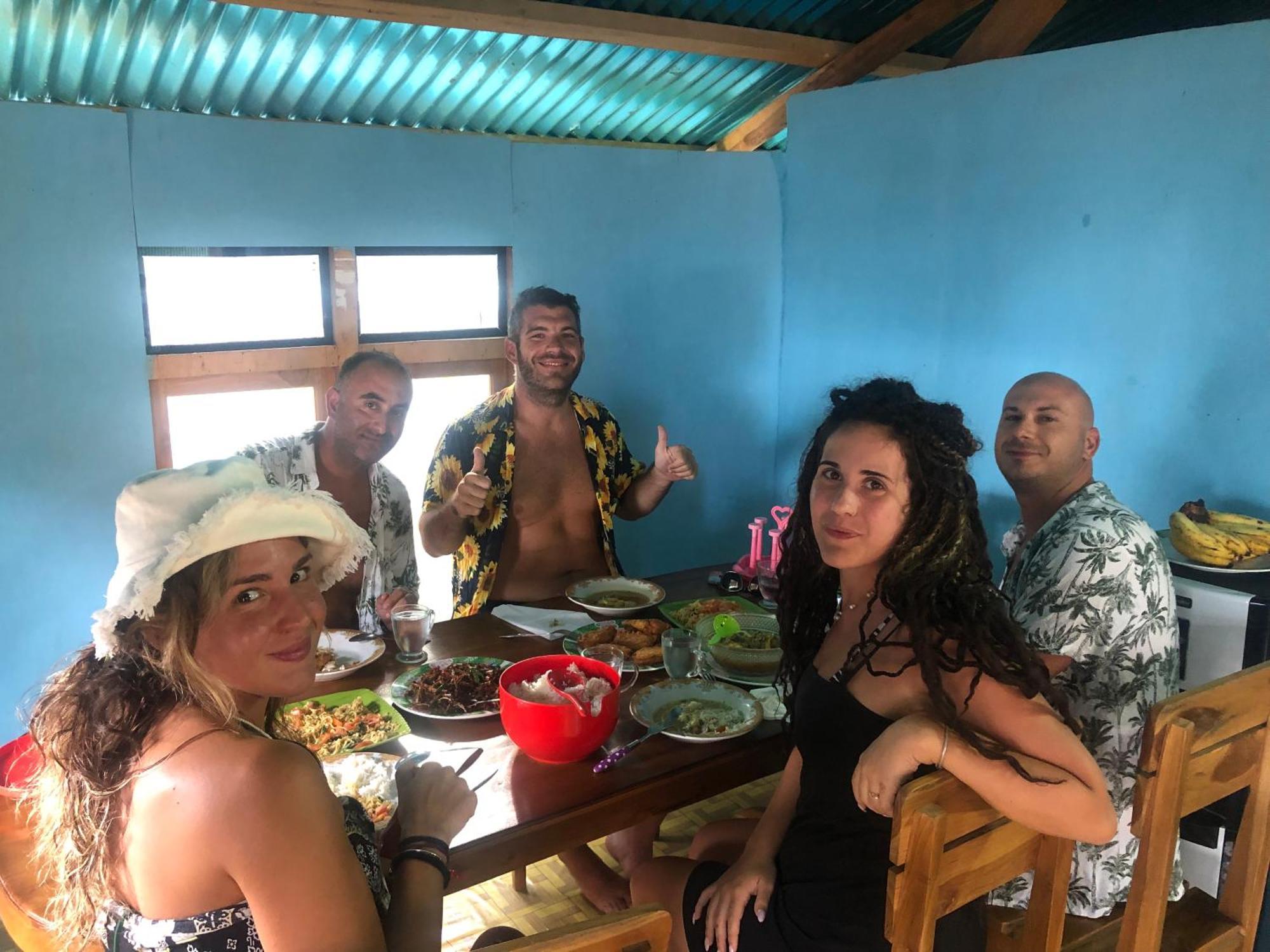 Dua Putri Komodo Homestay المظهر الخارجي الصورة