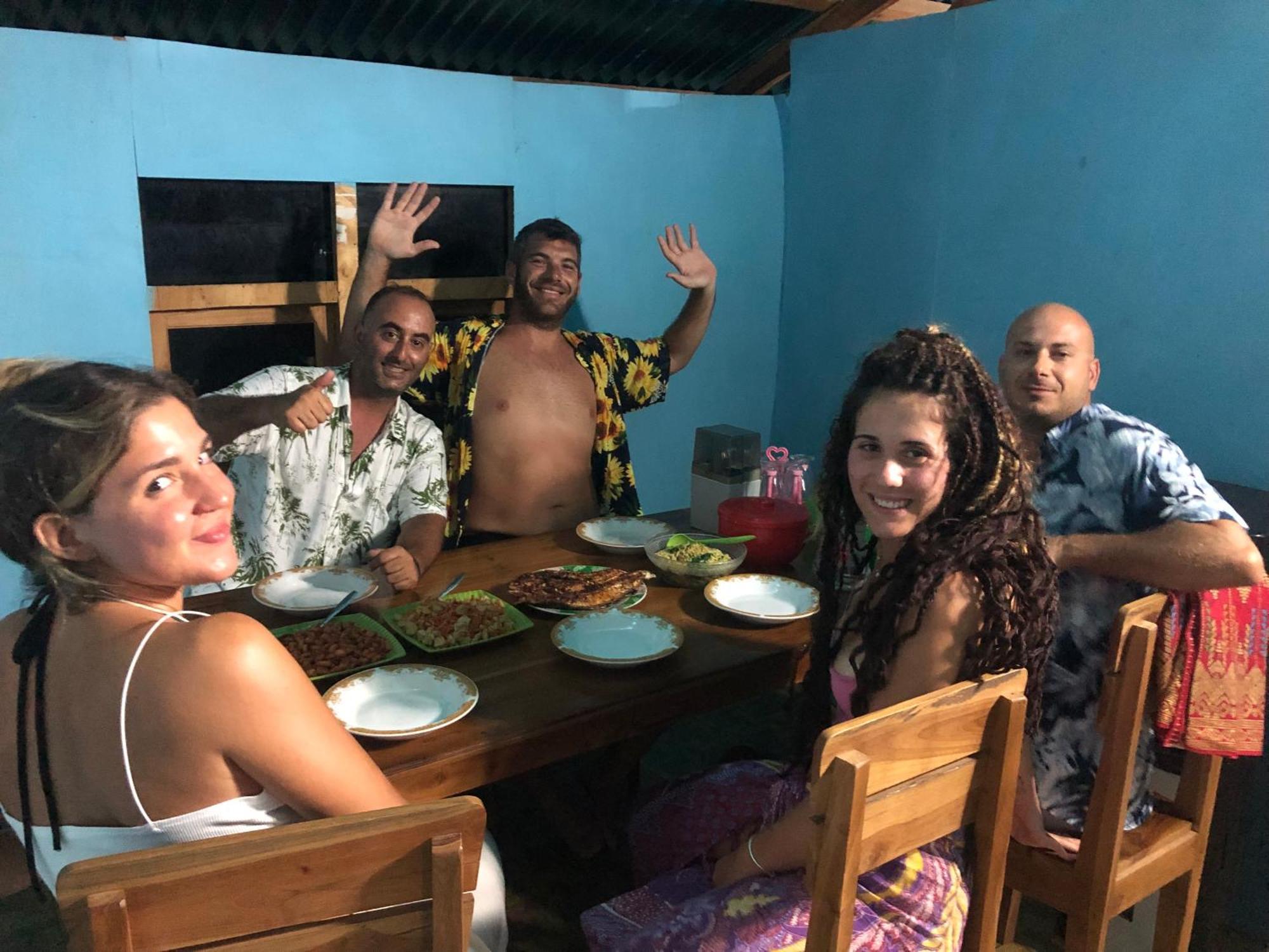 Dua Putri Komodo Homestay المظهر الخارجي الصورة