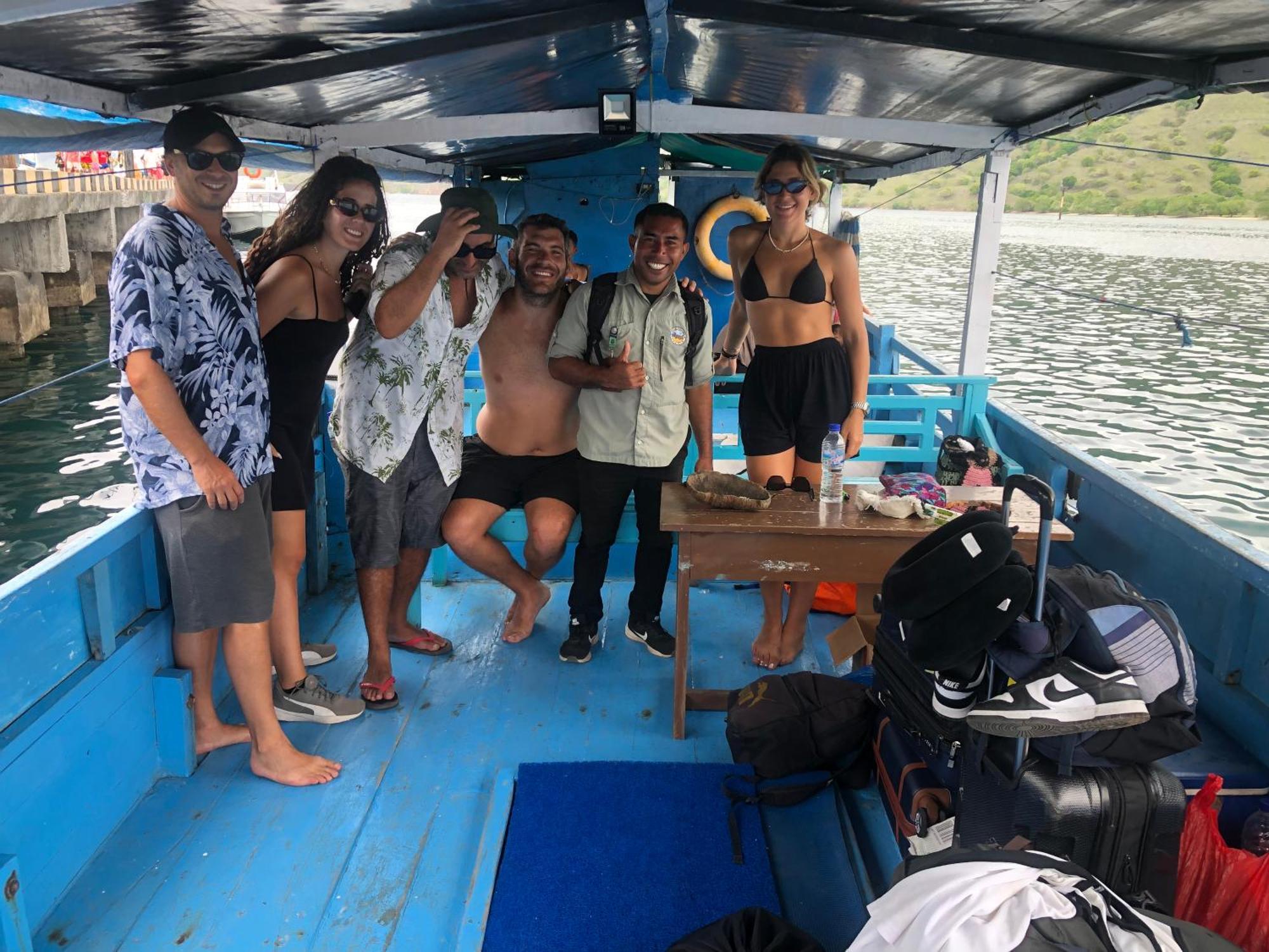 Dua Putri Komodo Homestay المظهر الخارجي الصورة