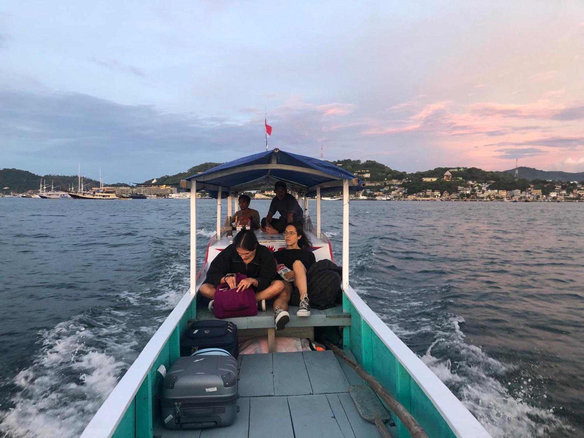 Dua Putri Komodo Homestay المظهر الخارجي الصورة
