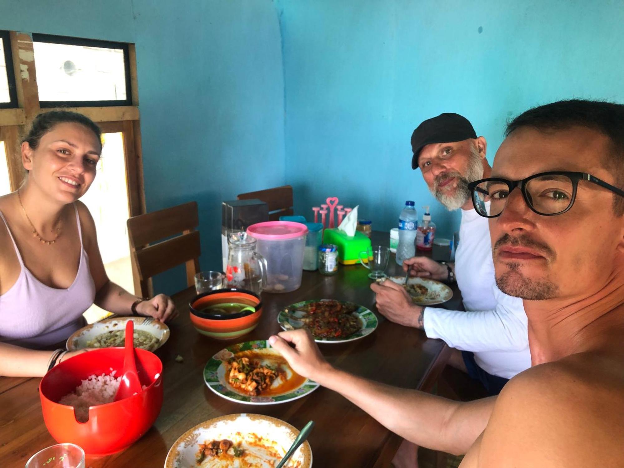 Dua Putri Komodo Homestay المظهر الخارجي الصورة