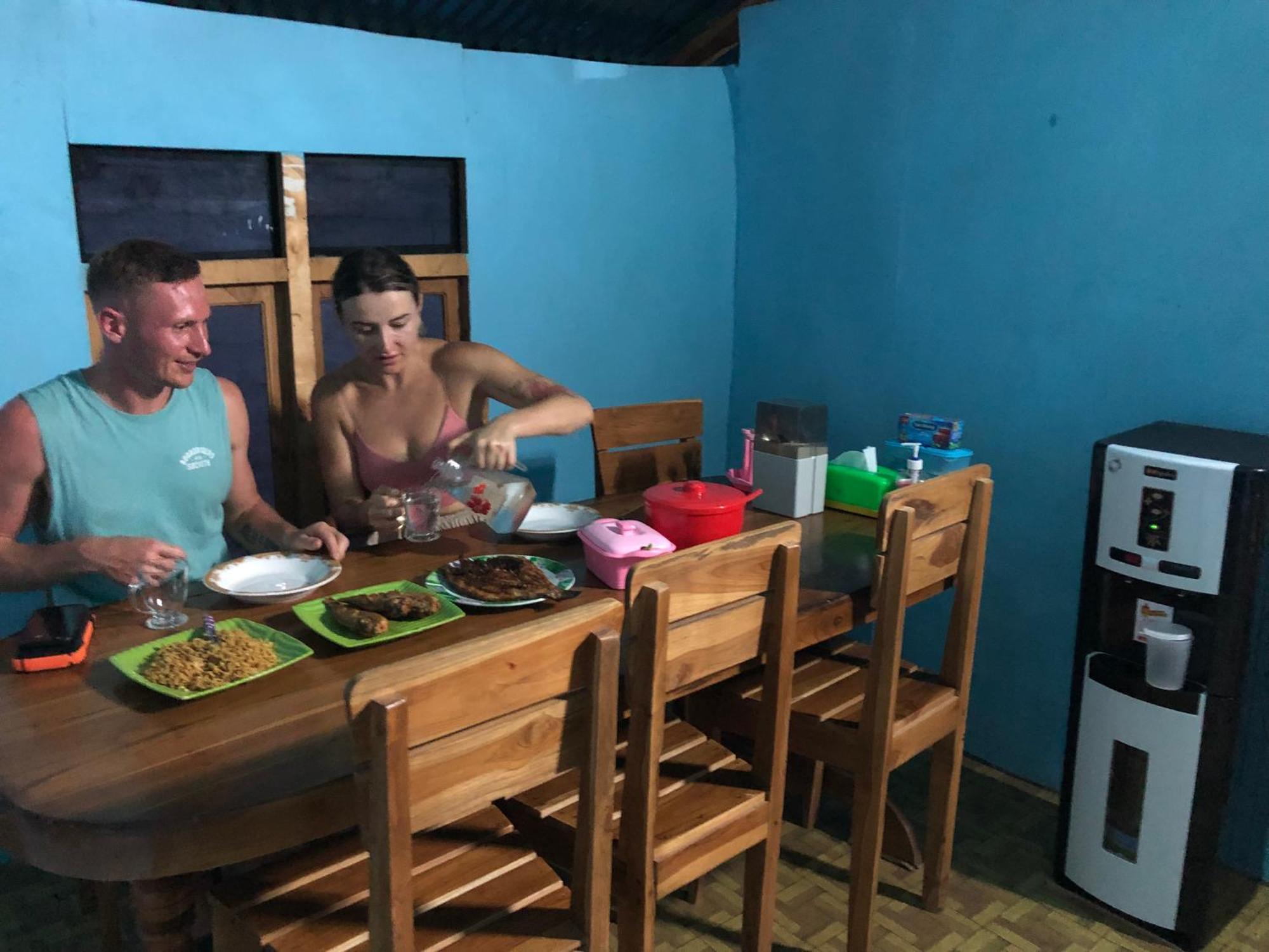 Dua Putri Komodo Homestay المظهر الخارجي الصورة
