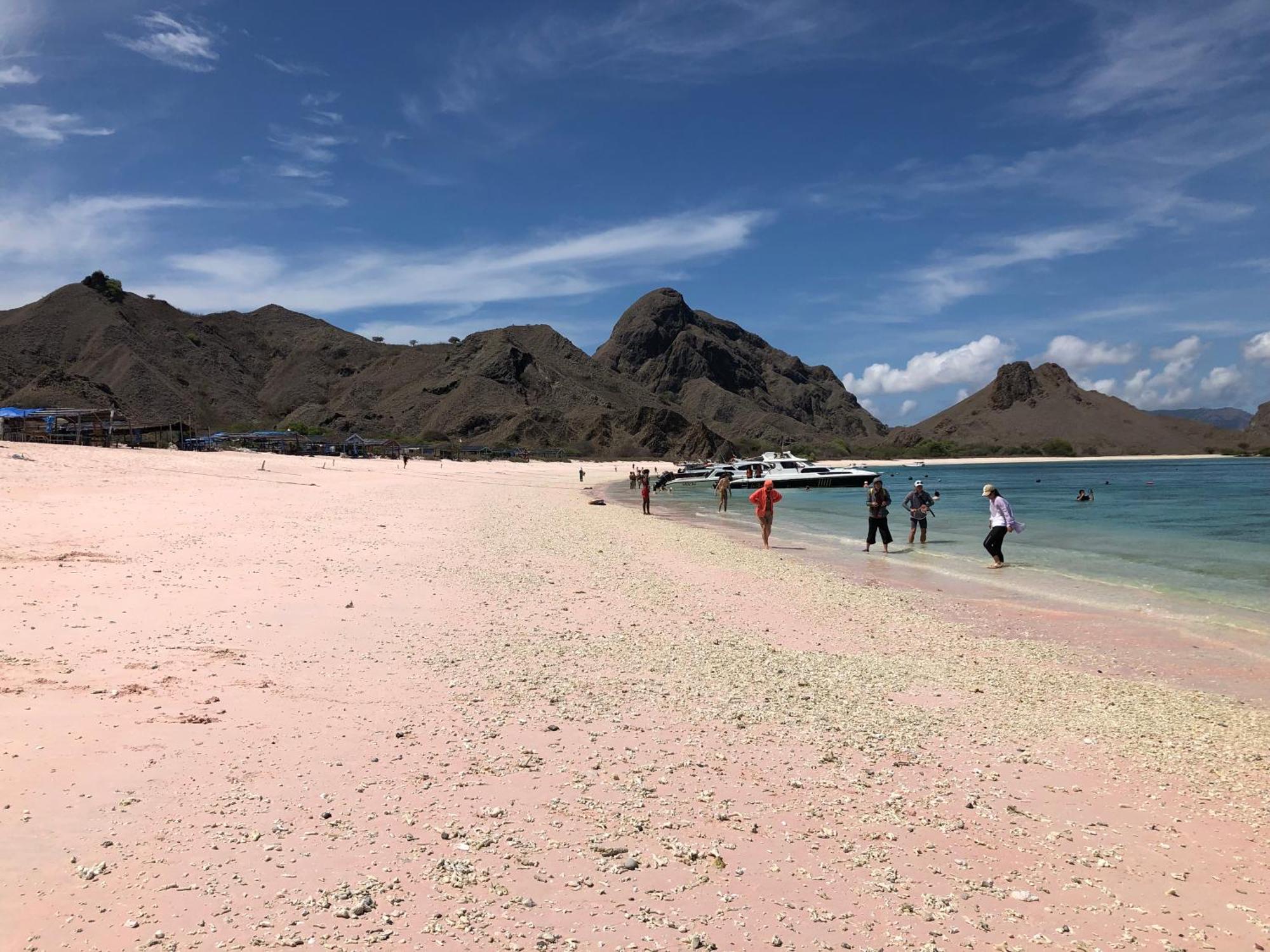 Dua Putri Komodo Homestay المظهر الخارجي الصورة