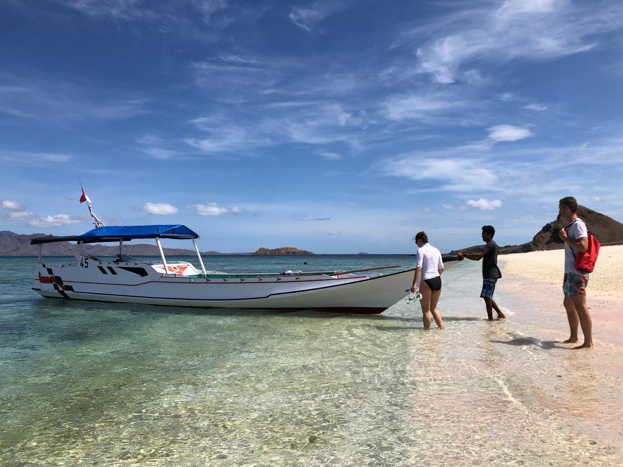 Dua Putri Komodo Homestay المظهر الخارجي الصورة