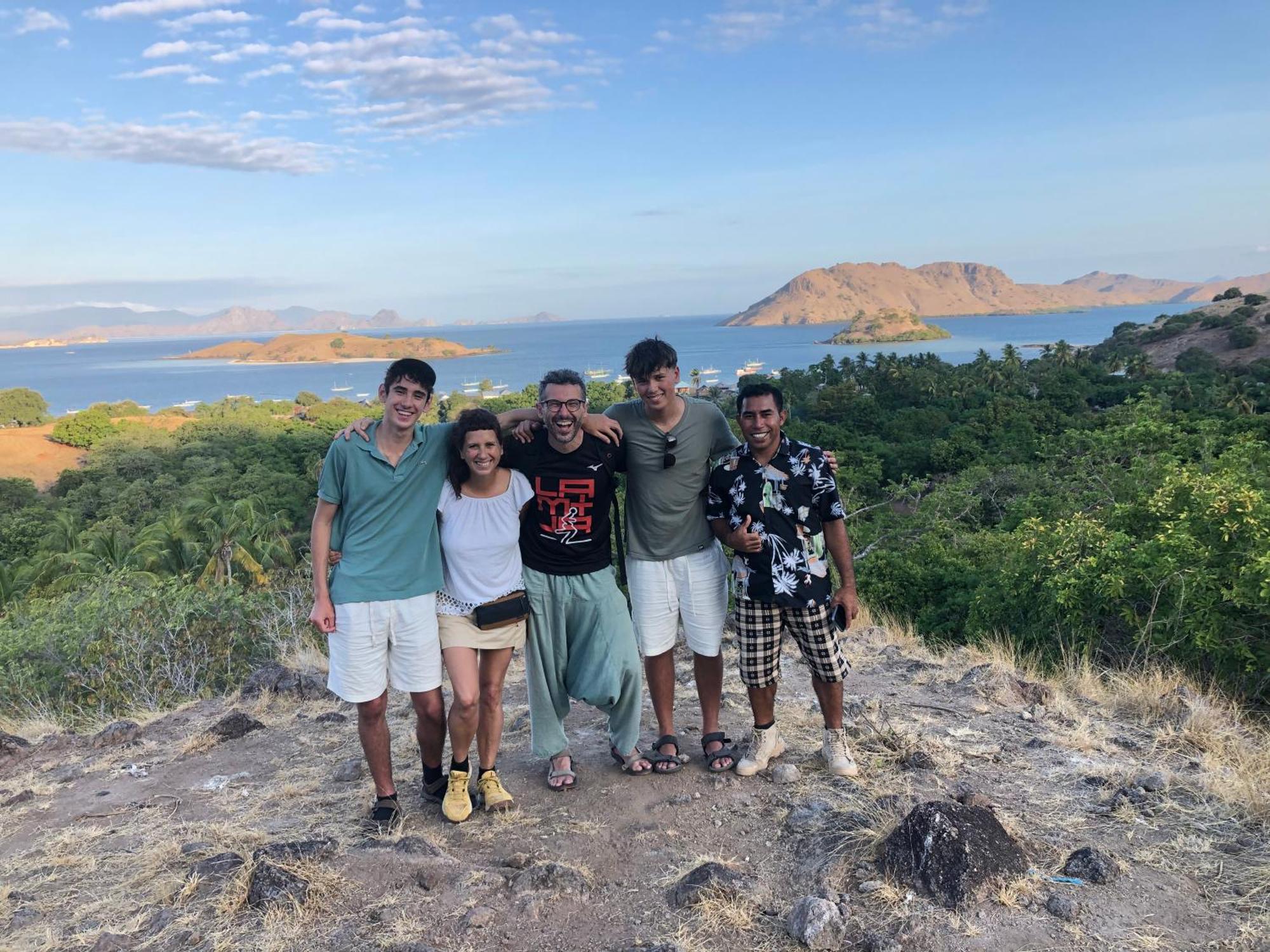 Dua Putri Komodo Homestay المظهر الخارجي الصورة