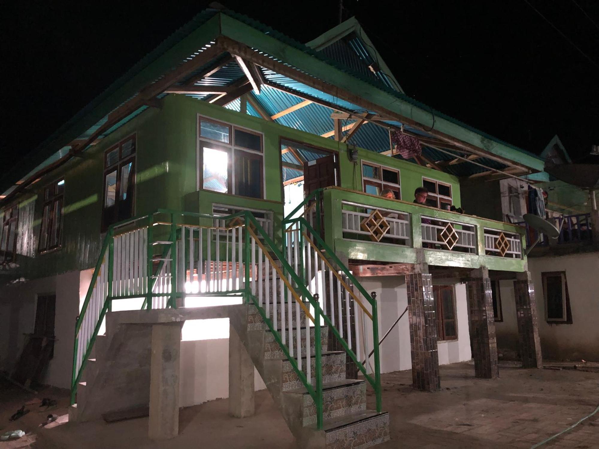 Dua Putri Komodo Homestay المظهر الخارجي الصورة